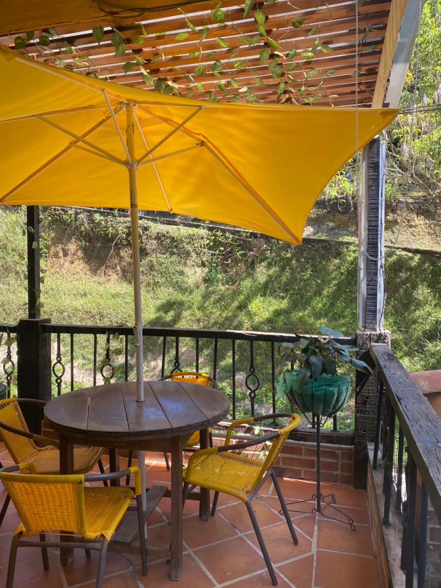 Hostal Oak Tree House Guatapé Exterior foto